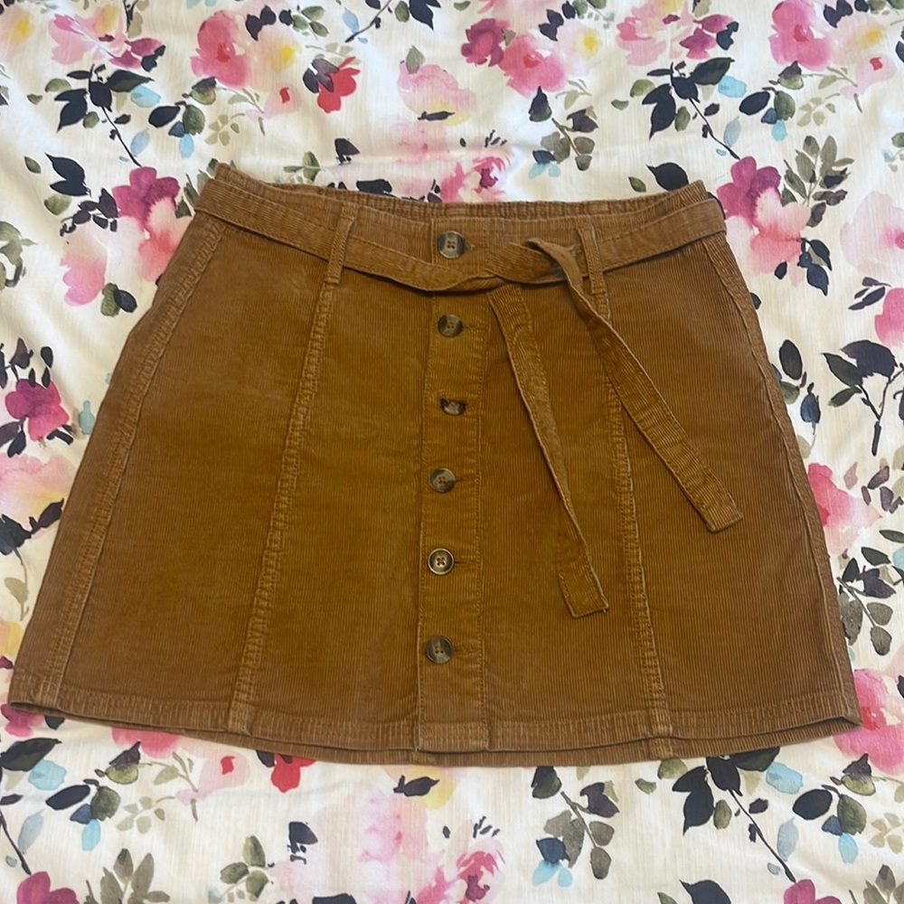 American Eagle button up and tie skirt